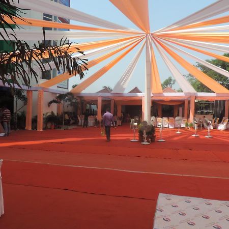 Om Leisure Hotel - Bbsr Bhubaneswar Dış mekan fotoğraf